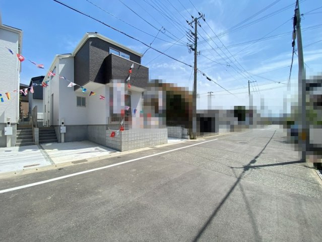 明石市太寺天王町　新築戸建の前面道路含む現地写真