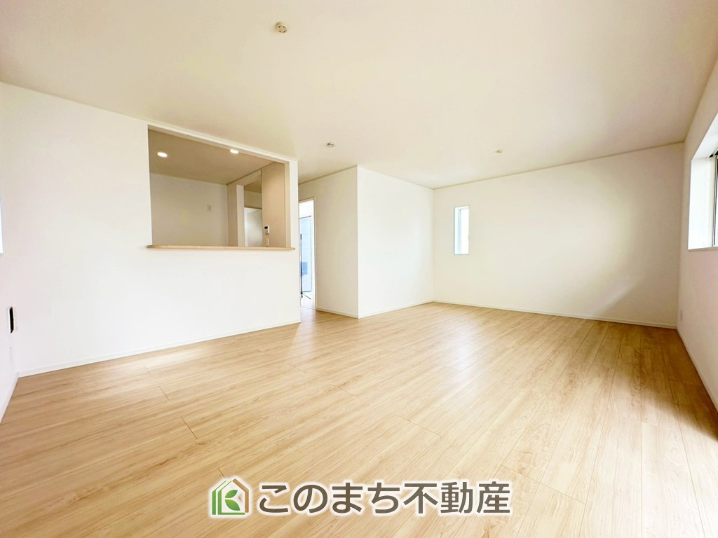 CRADLEGARDEN宇都宮市下荒針町第3の居間・リビング|時間のゆとりと空間、暖かな陽光がもたらす光と風を独占してください。新しい暮らしが始まります。
