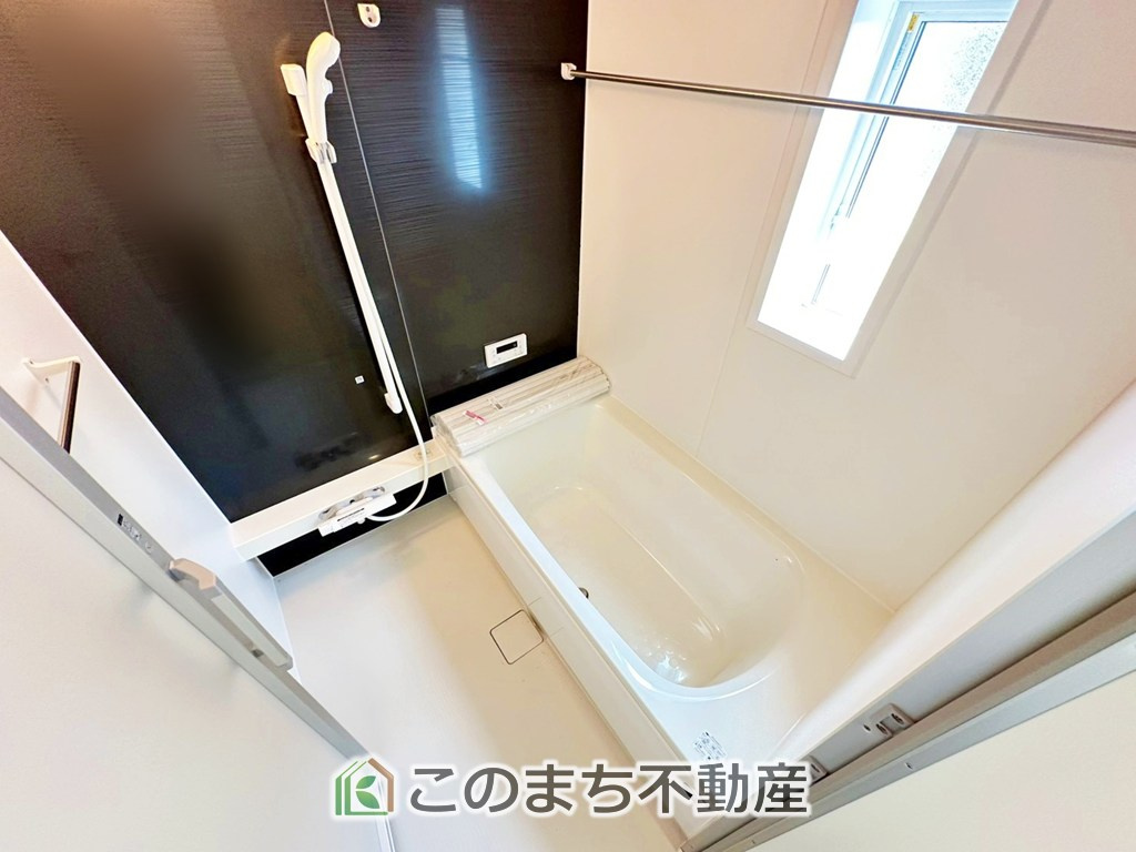 CRADLEGARDEN宇都宮市下荒針町第3の浴室|"ゆったり１坪バスには換気・乾燥・暖房機能付き！！
大人も足を伸ばせるゆったり浴槽！！
ご家族皆さんで入っても、一人でゆっくり入っても一日の疲れを癒してくれるお風呂です！！"
