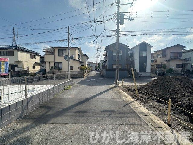 茅ヶ崎市甘沼　売地　全4区画の前面道路含む現地写真|4月24日撮影　造成工事中　現地外観