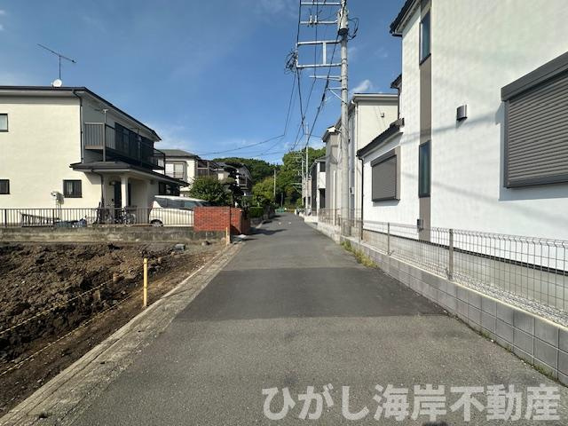 茅ヶ崎市甘沼　売地　全4区画の前面道路含む現地写真|4月24日撮影　造成工事中　現地外観