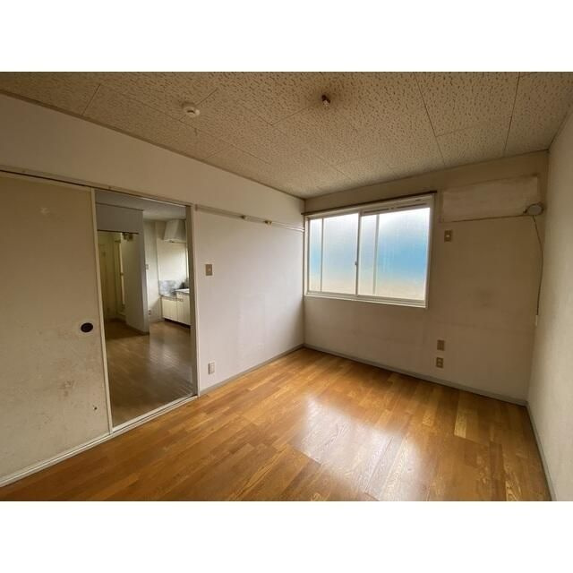 伊勢原市神戸のアパートの居間・リビング