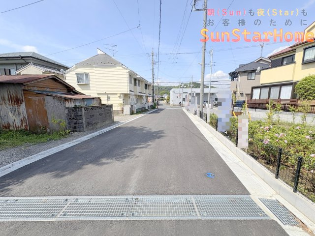 【サンスターホーム】羽村市羽加美3丁目　建築条件付売地5区画の前面道路含む現地写真