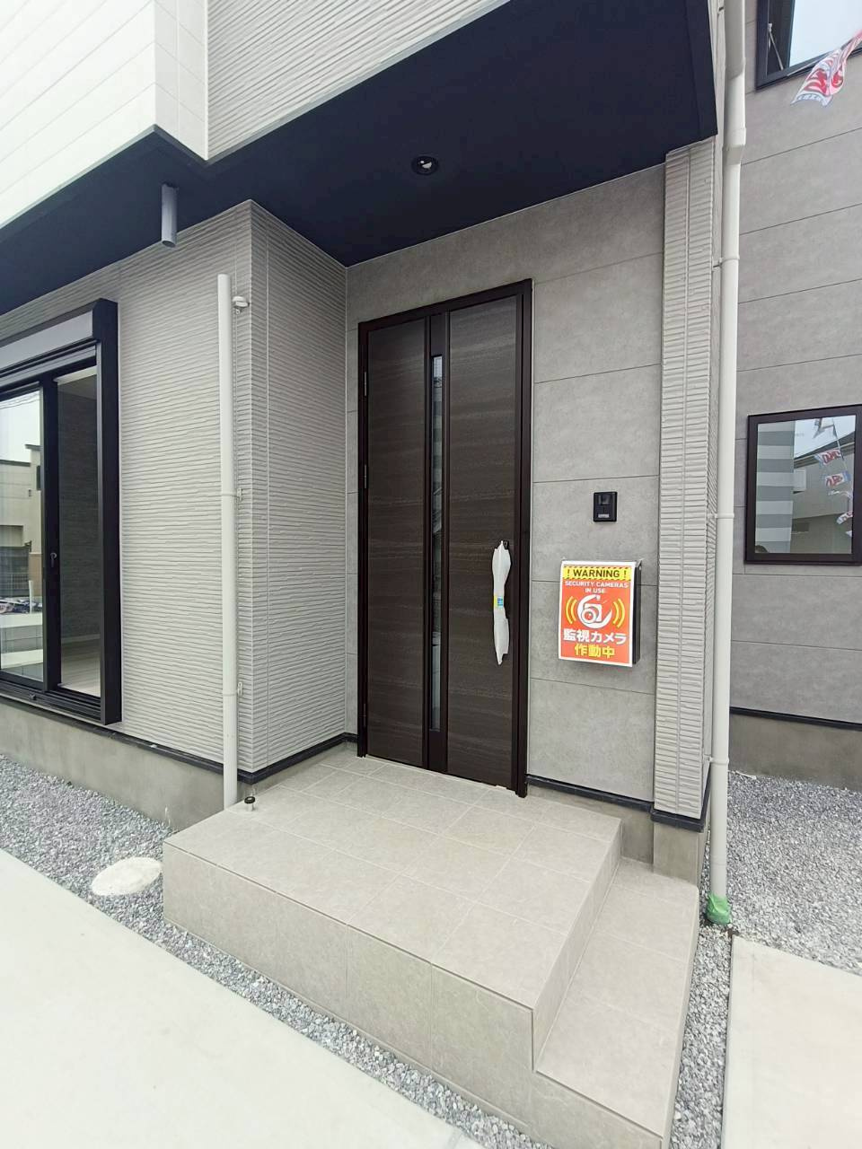 北葛飾郡松伏町　大字松伏　新築戸建　全3棟の玄関|明るい玄関です