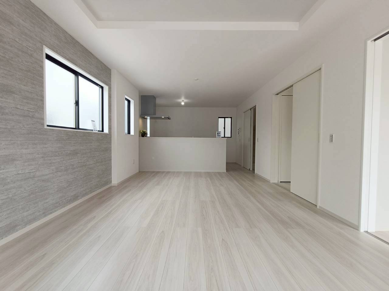 北葛飾郡松伏町　大字松伏　新築戸建　全3棟の居間・リビング|陽当り良好なリビング家族みんなが爽やかに健やかに過ごせます