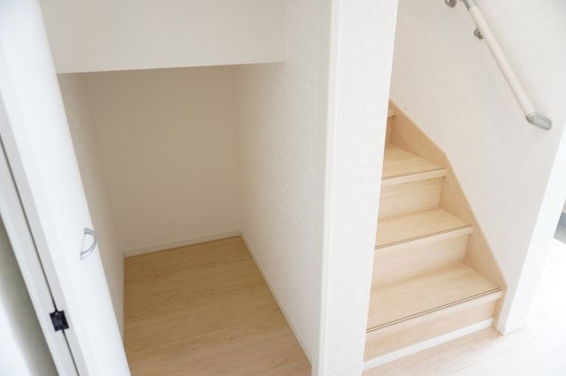 草加市瀬崎5丁目 新築分譲住宅 全10棟 3号棟の収納|階段下