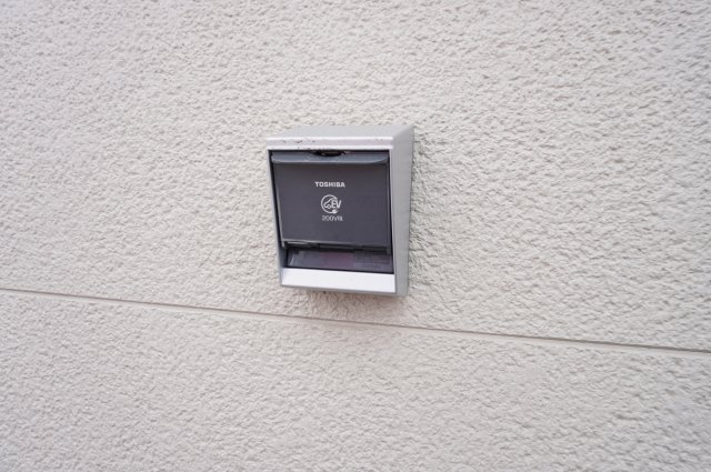 草加市瀬崎5丁目 新築分譲住宅 全10棟 3号棟の防犯設備|EV充電コンセント