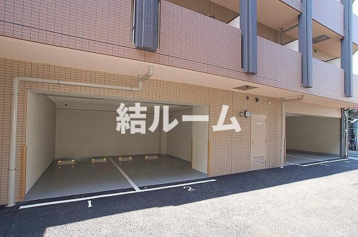 北区東十条１丁目の賃貸マンションの駐車場