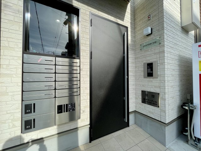 GRANDIR矢田のエントランス