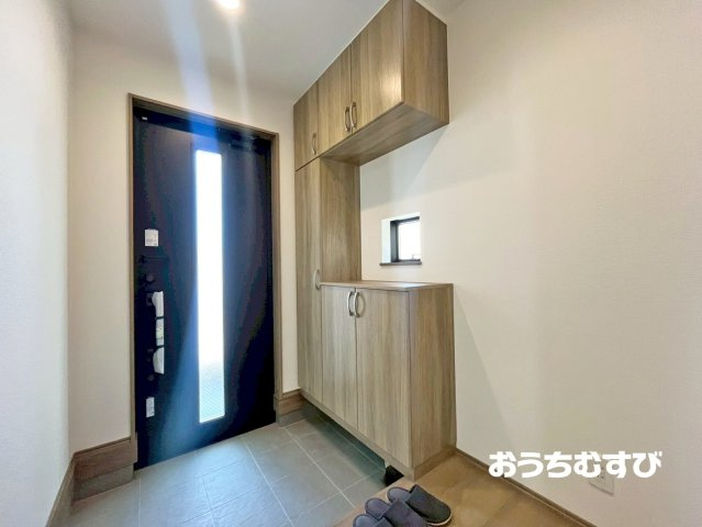 小牧市小牧1丁目137番(全1棟)の玄関