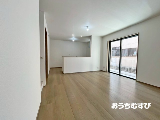 小牧市小牧1丁目137番(全1棟)の居間・リビング