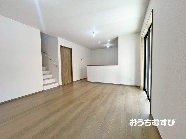 小牧市小牧1丁目137番(全1棟)の居間・リビング