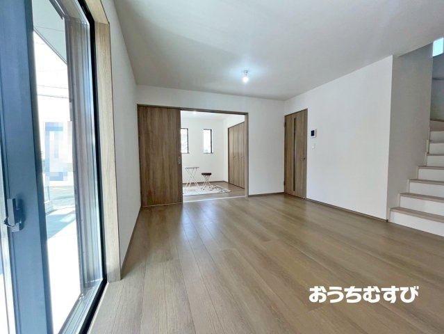 小牧市小牧1丁目137番(全1棟)の居間・リビング