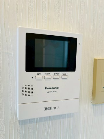 【防犯設備】 | シャトー幸福 | 来客時に姿を確認できるモニタ付きインターホン。