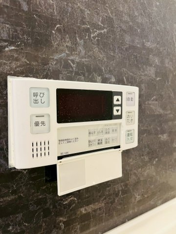 【発電・温水設備】 | シャトー幸福 | 帰宅時間がバラバラでも、いつでも暖かいお風呂に入れる追い焚き機能完備。