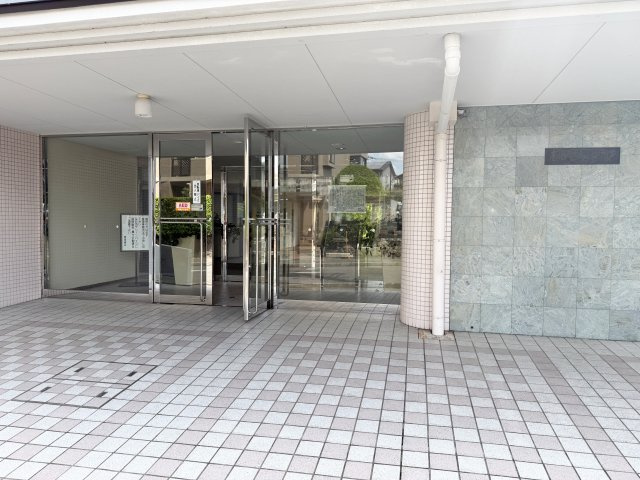 衣笠グリーンハイツのエントランス