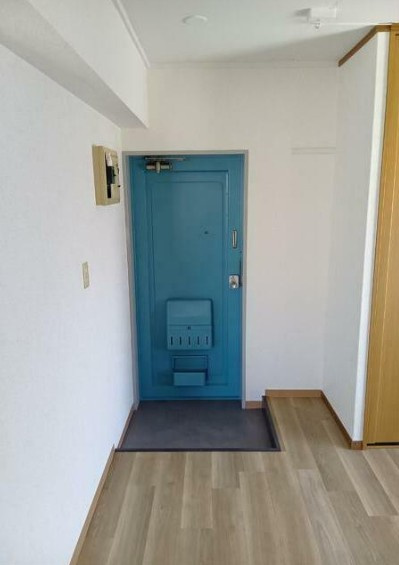 鈴木ビルの玄関