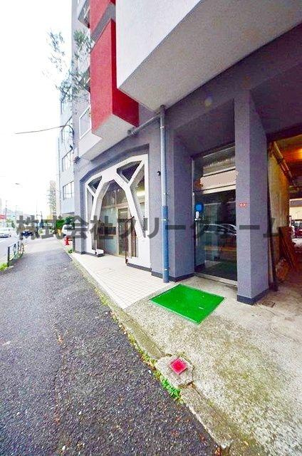 杉並区宮前１丁目の賃貸マンションのエントランス
