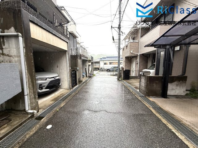 中古戸建　神戸市兵庫区湊川町10丁目21の前面道路含む現地写真