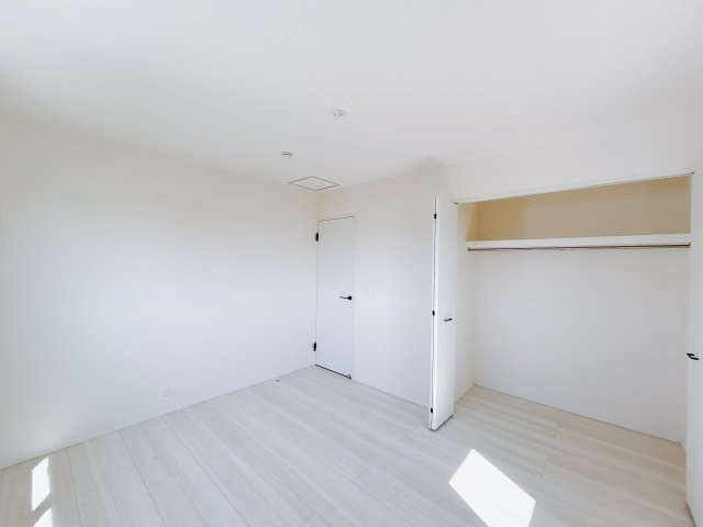 【新築戸建】藤岡森1期の洋室|■2階洋室｜2階各居室には収納をご用意しています♪常にお部屋を綺麗に保てます！小さなお子様も自然とお片付けができるようになるのでうれしいですよね！