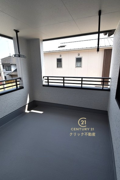 リーブルガーデン  水戸市堀町　第23　限定1棟！のバルコニー|インナーバルコニーは洗濯物外干し派の強い味方！天気が変わりやすい季節の外出も安心です。外出が難しい日に出るだけでも気分転換になる、嬉しいスペースです。