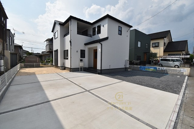 リーブルガーデン  水戸市堀町　第23　限定1棟！の駐車場|駐車場は十分なスペース。ご家族それぞれが車をご所有の場合や、来客の際も安心です。
内覧可能です。ご予約はHPから、またお電話でもお気軽にどうぞ。