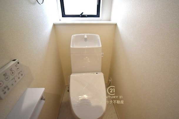 リーブルガーデン  水戸市堀町　第23　限定1棟！のトイレ|１階と２階、２ヶ所に清潔なトイレ。お掃除しやすいシンプルなデザイン。
毎日使う空間と機能だから、いつまでも清潔なスペースであってほしいのがトイレです。