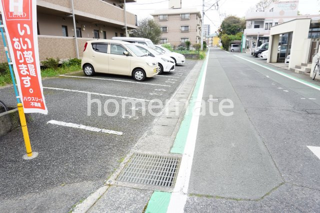 熊本市中央区平成２丁目の賃貸マンションの駐車場