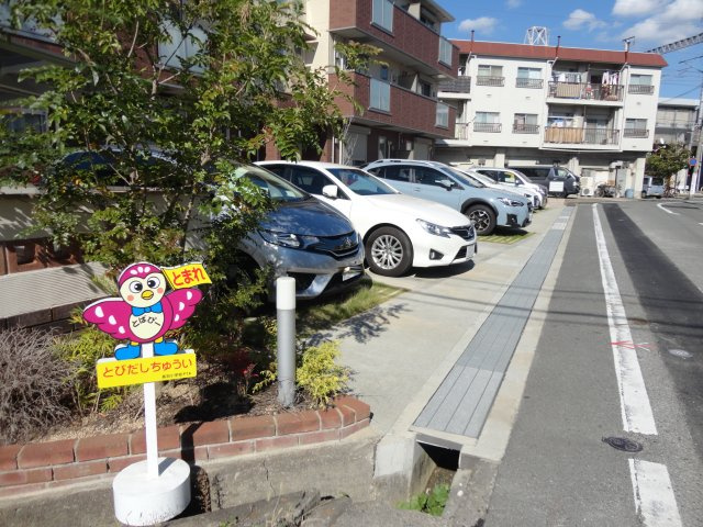アン・ルクールの駐車場