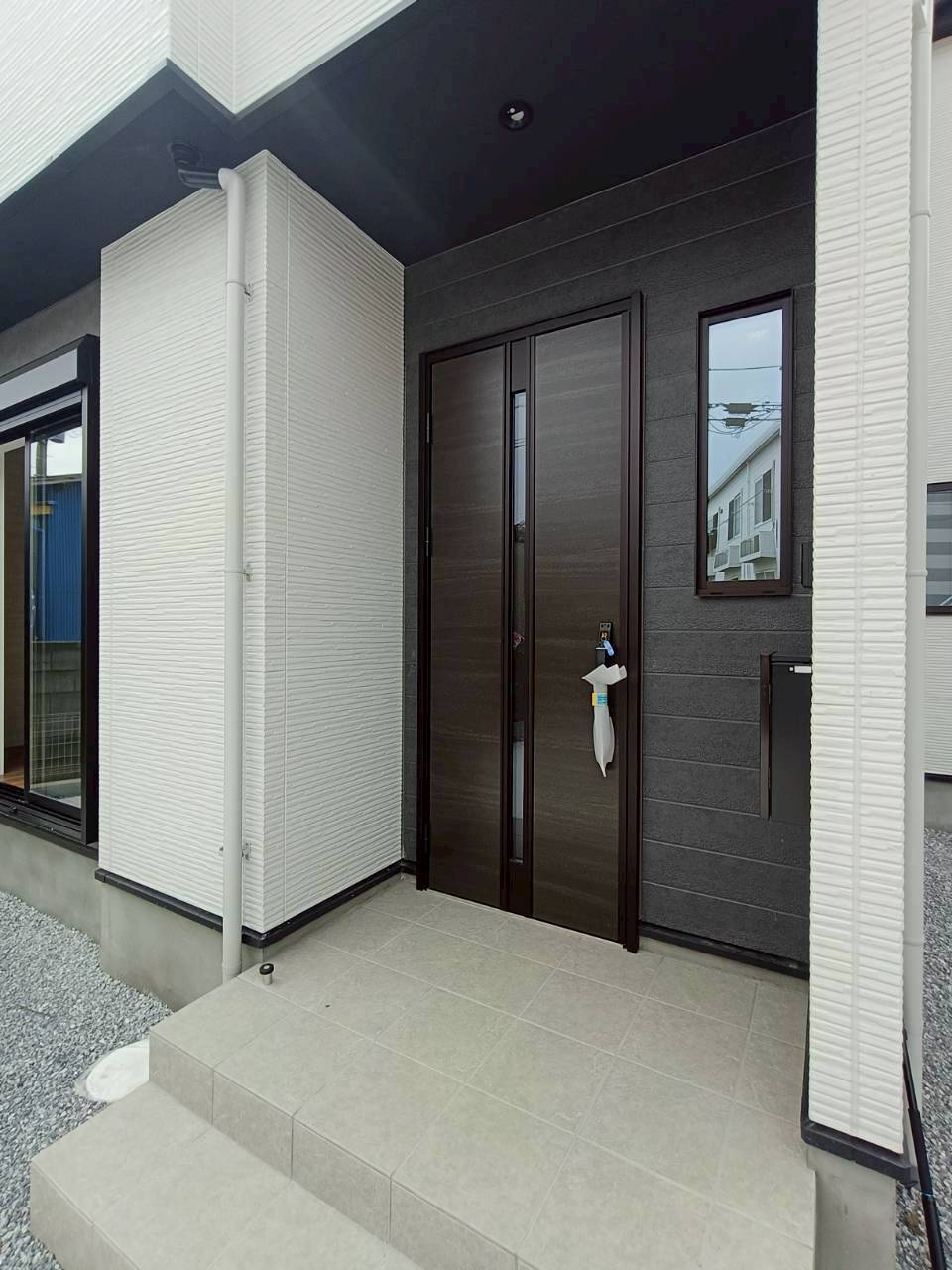 北葛飾郡松伏町　大字松伏　新築戸建　全3棟の玄関|明るい玄関です