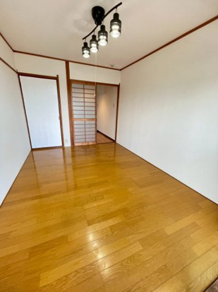 プロスパーヤマシタIIの洋室|落ち着いた色調の洋室です※現状優先