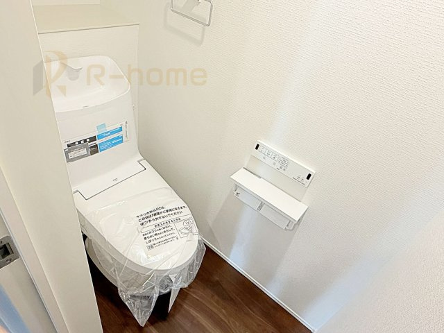 我孫子市南新木1丁目1期　新築戸建て　1号棟のトイレ|温水洗浄便座付きのトイレ。
トイレが２ヵ所設置で朝の忙しい時間でも安心です。