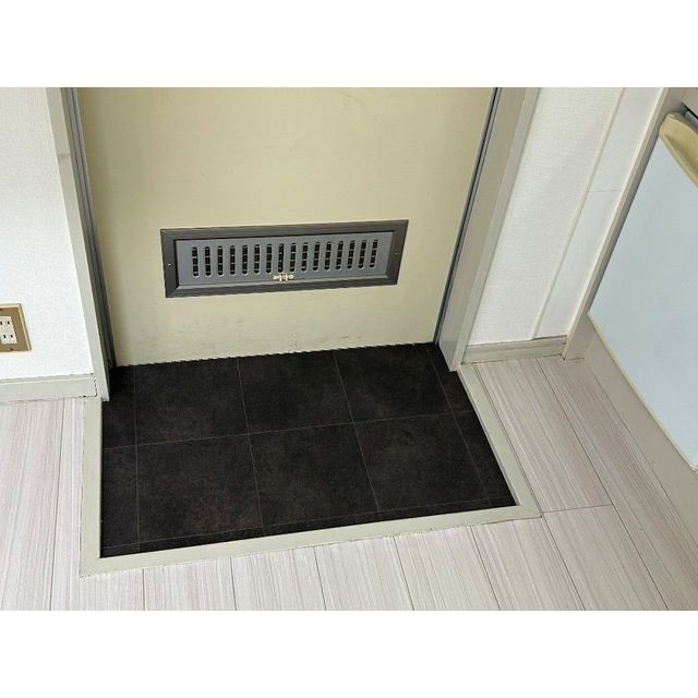 メゾンクレセールの玄関