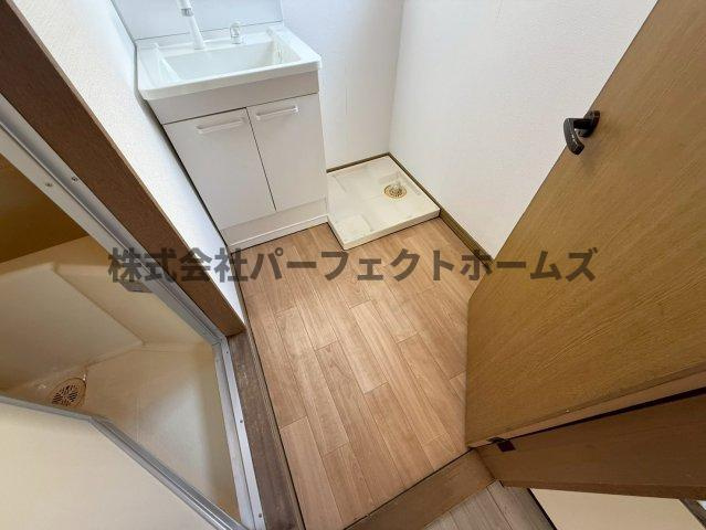 河合ハイツ池之宮の洗面所|広い洗面スペース