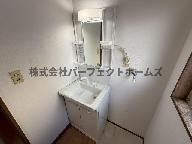 河合ハイツ池之宮の独立洗面台|朝の身支度には欠かせない独立洗面化粧台