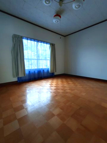 安来市切川町戸建の洋室|２階