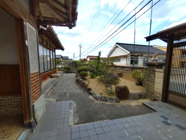 安来市切川町戸建のその他|前庭