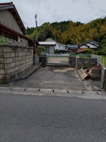 安来市切川町戸建の駐車場