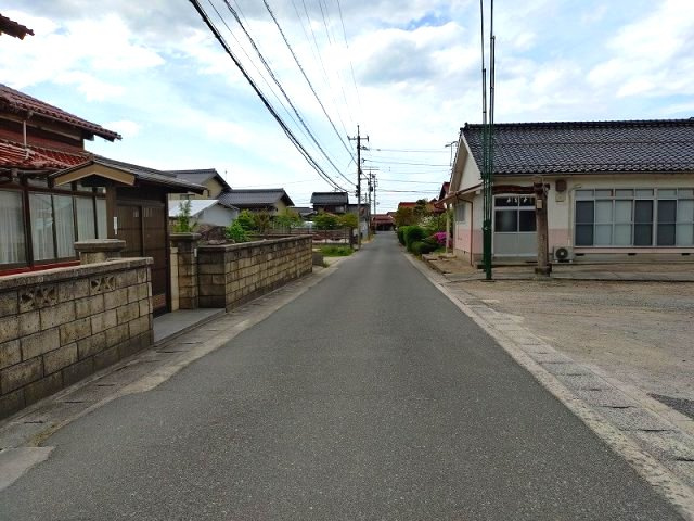安来市切川町戸建の前面道路含む現地写真