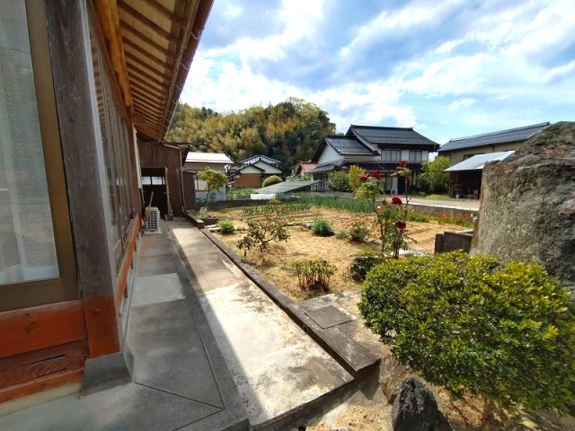 安来市切川町戸建の庭