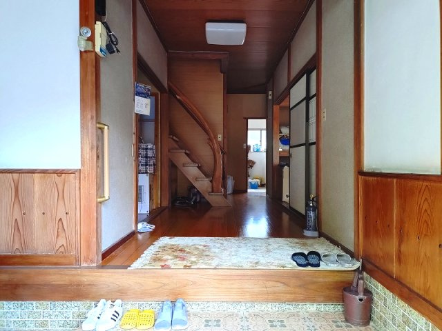 安来市切川町戸建の玄関
