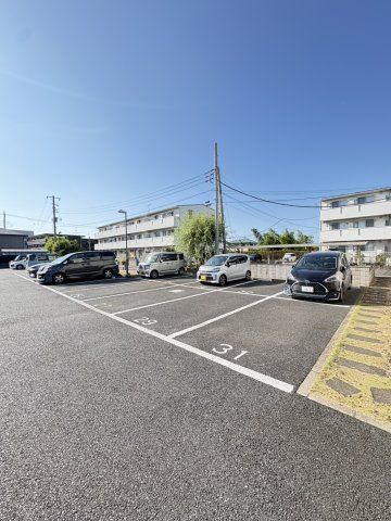 リビングダウン稲毛の社Bの駐車場