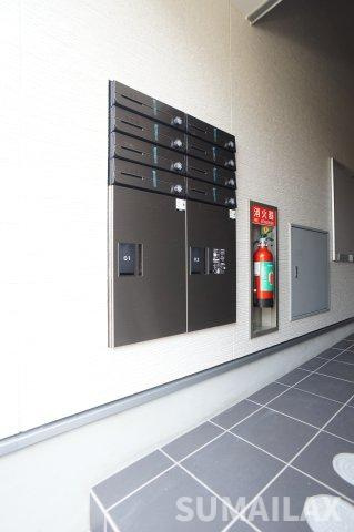 熊本市東区長嶺西２丁目のアパートのエントランス