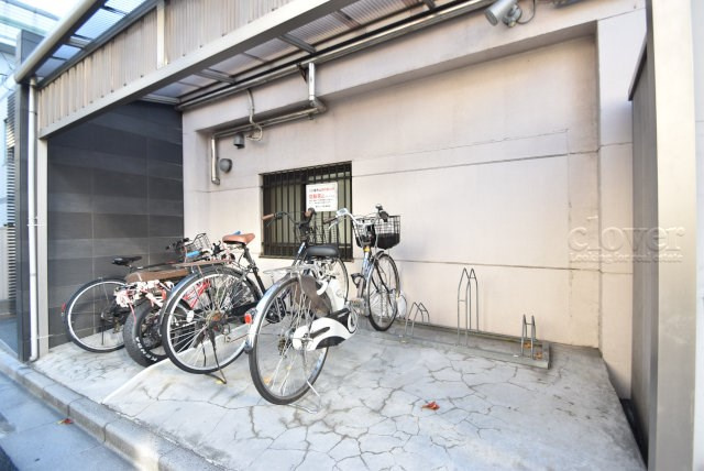 【駐輪場】 | 霞町コーポ | 駐輪場スペース。空きの有無などは、個別にお問合せください。～即日のご見学可能～　お問合せはお気軽に。