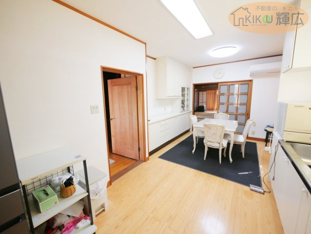 高砂市高砂町藍屋町　中古戸建の居間・リビング
