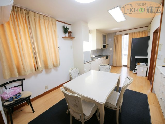 高砂市高砂町藍屋町　中古戸建の居間・リビング