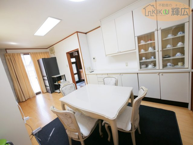 高砂市高砂町藍屋町　中古戸建の居間・リビング