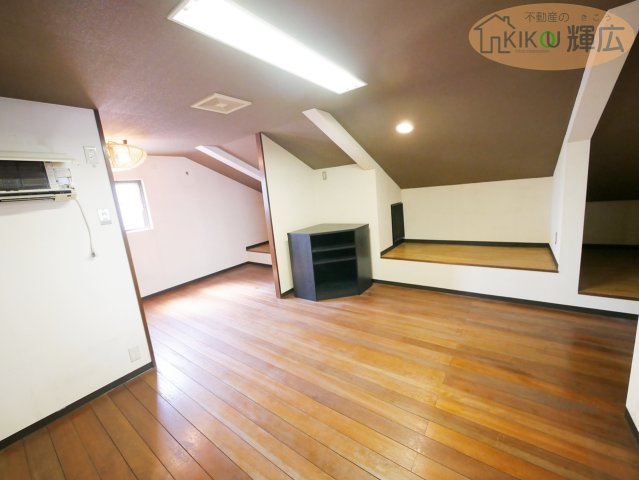 高砂市高砂町藍屋町　中古戸建の洋室