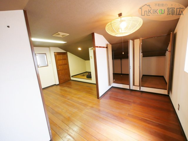高砂市高砂町藍屋町　中古戸建の洋室