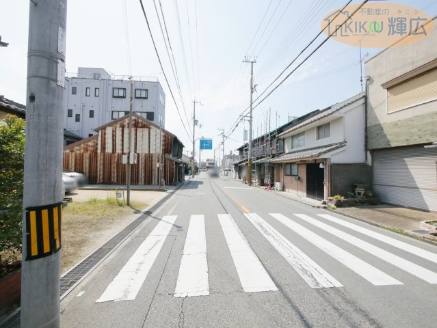 高砂市高砂町藍屋町　中古戸建の前面道路含む現地写真